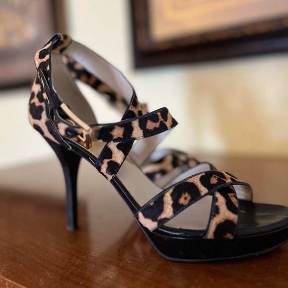 Michael KORS  zebra Platform Sandal size 8 - Picture 3 of 6